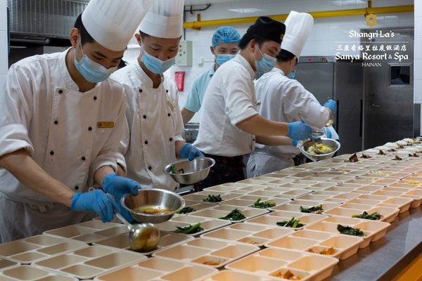 三亚香格里拉度假酒店厨师团队备餐